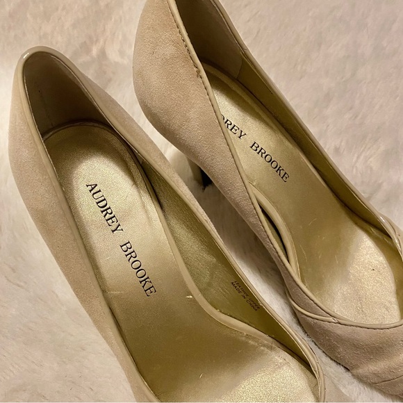 Neutral suede heels - Picture 2 of 6